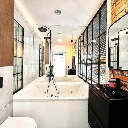 شقة Jacuzzi Loft - Design كراكوفيا